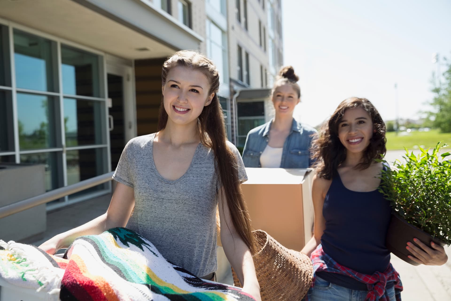 college students moving into college dorm 2026 03 26 05 09 28 utc (1)